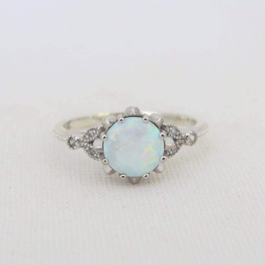 Vintage Sterling Silber Ring Größe 8 Weißer Opal & Topas von wandajewelry2013