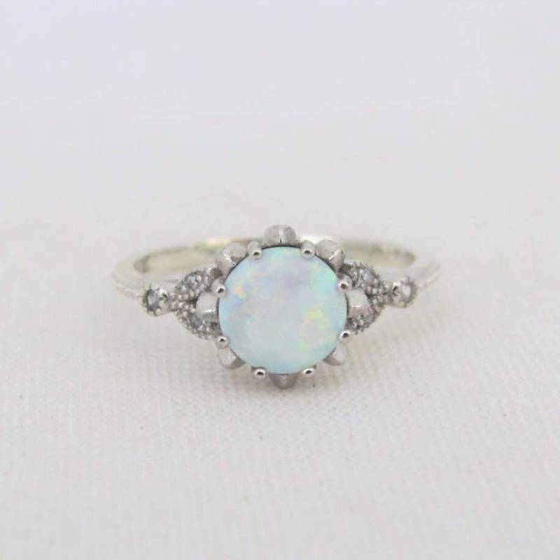 Vintage Sterling Silber Ring Größe 8 Weißer Opal & Topas von wandajewelry2013