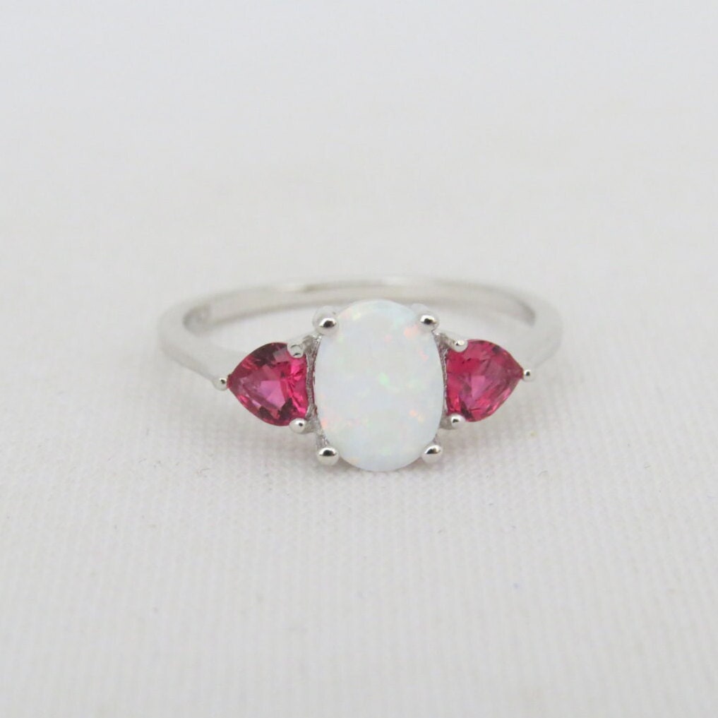 Vintage Sterling Silber Ring Größe 9 Weißer Opal & Roter Rubin von wandajewelry2013
