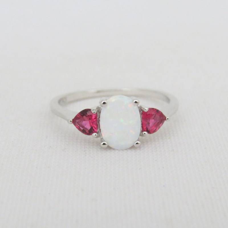 Vintage Sterling Silber Ring Größe 9 Weißer Opal & Roter Rubin von wandajewelry2013