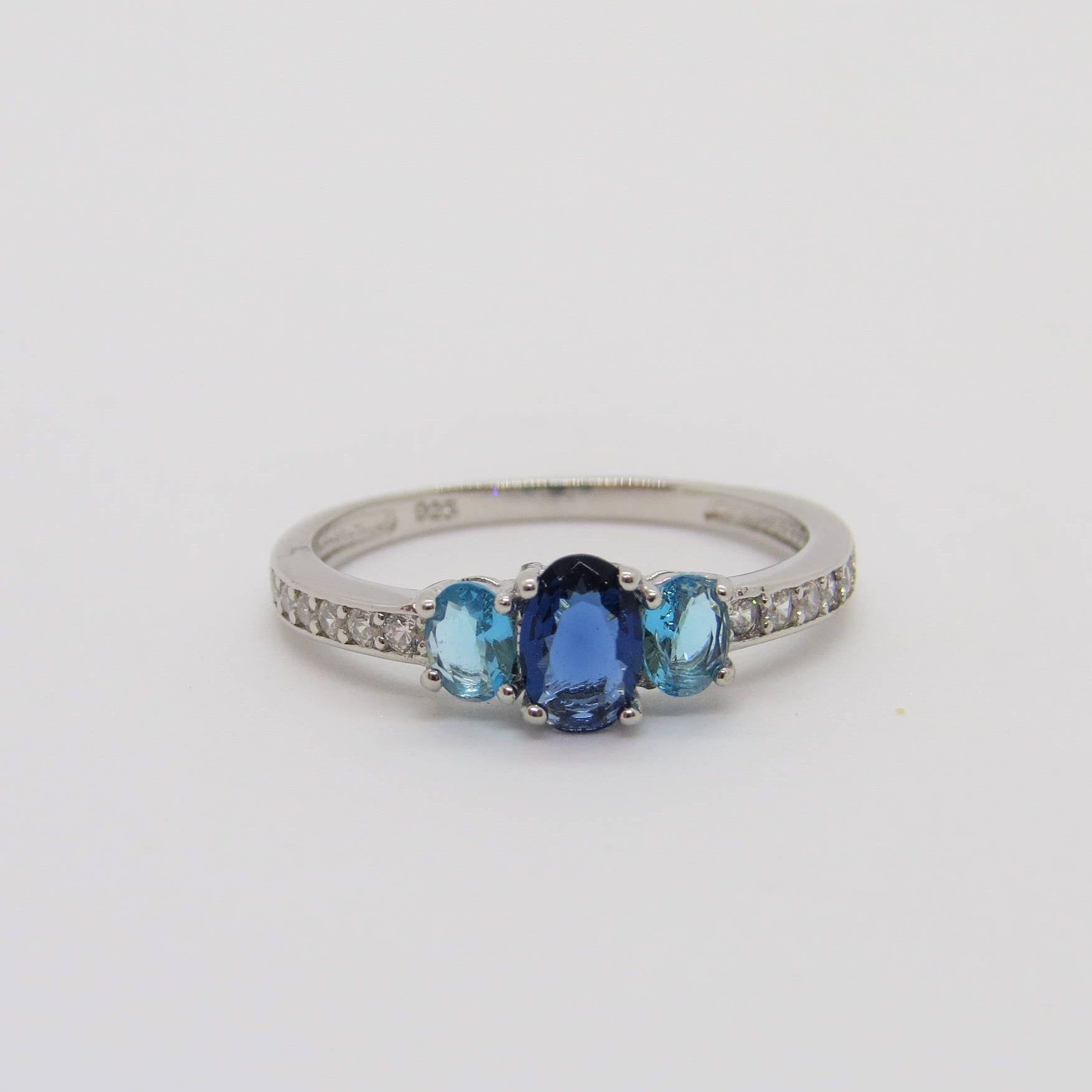 Vintage Sterling Silber Ring Mit Drei Steinen, Aquamarin, Blauer Saphir, Weißer Topas von wandajewelry2013