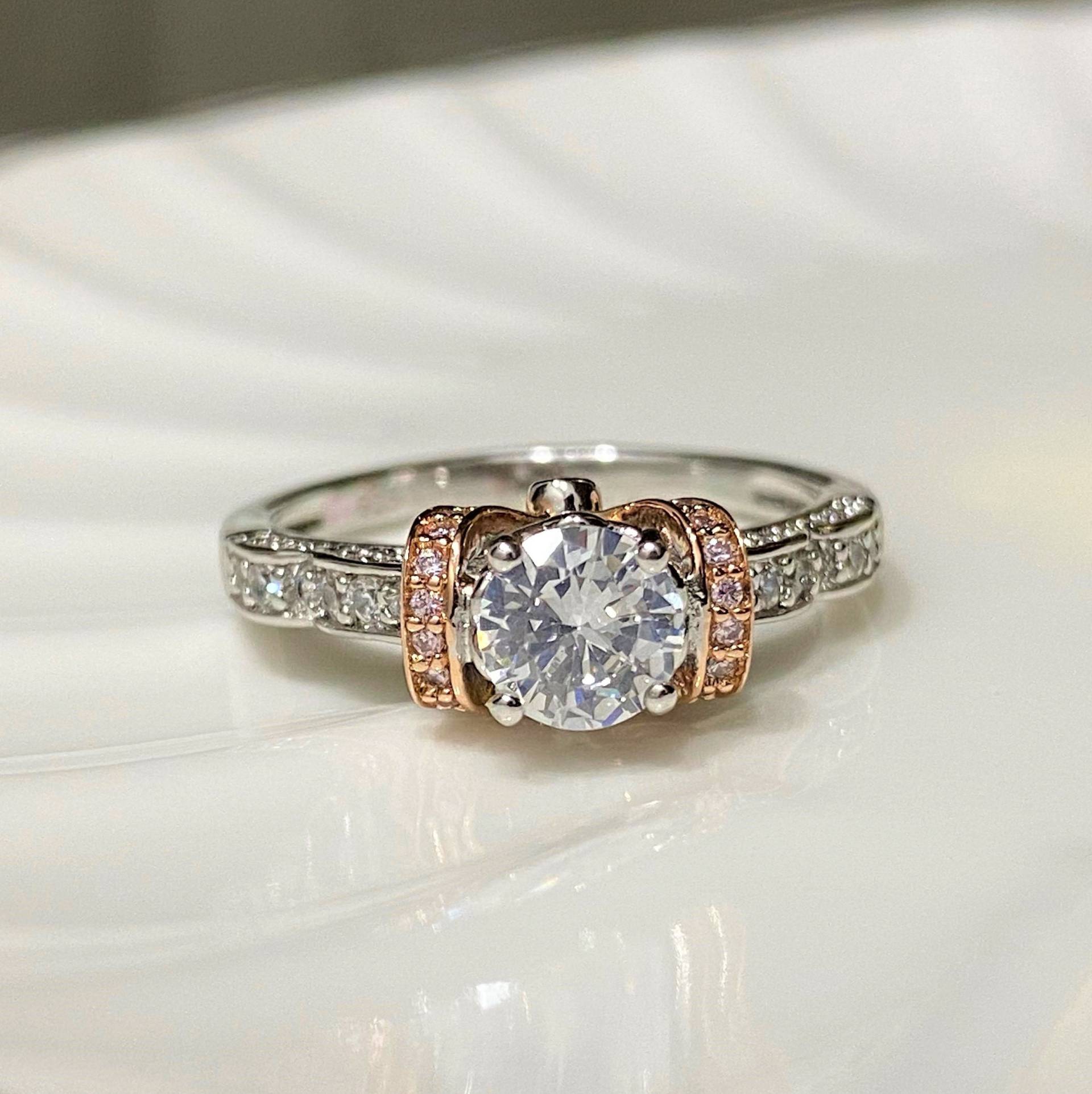 Vintage Sterling Silber Rose Gold Platte Weißer Topas Verlobungsring von wandajewelry2013