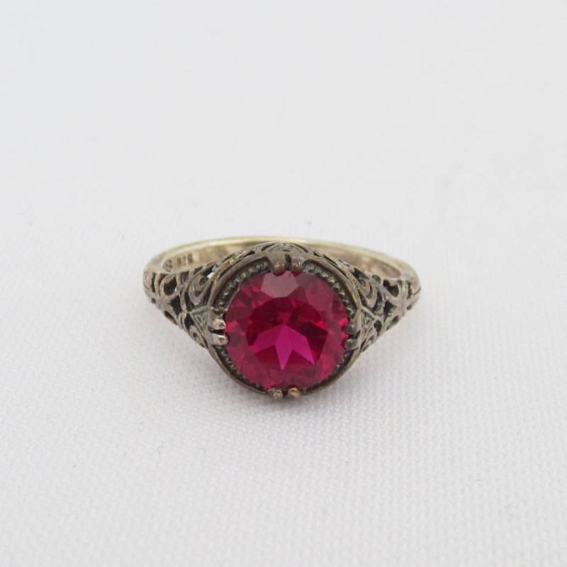 Vintage Sterling Silber Rubin Filigrane Ring Größe 8 von wandajewelry2013