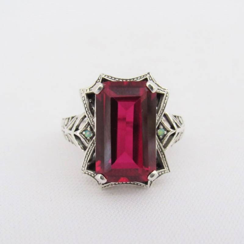 Vintage Sterling Silber Rubin & Weißer Opal Filigraner Ring Größe 10 von wandajewelry2013