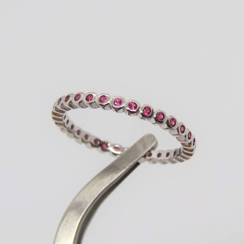 Vintage Sterling Silber Rund Rubin Eternity Bandring Größe 5 von wandajewelry2013