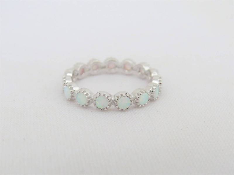 Vintage Sterling Silber Rund Weiß Opal Eternity Bandring Größe 8 von wandajewelry2013