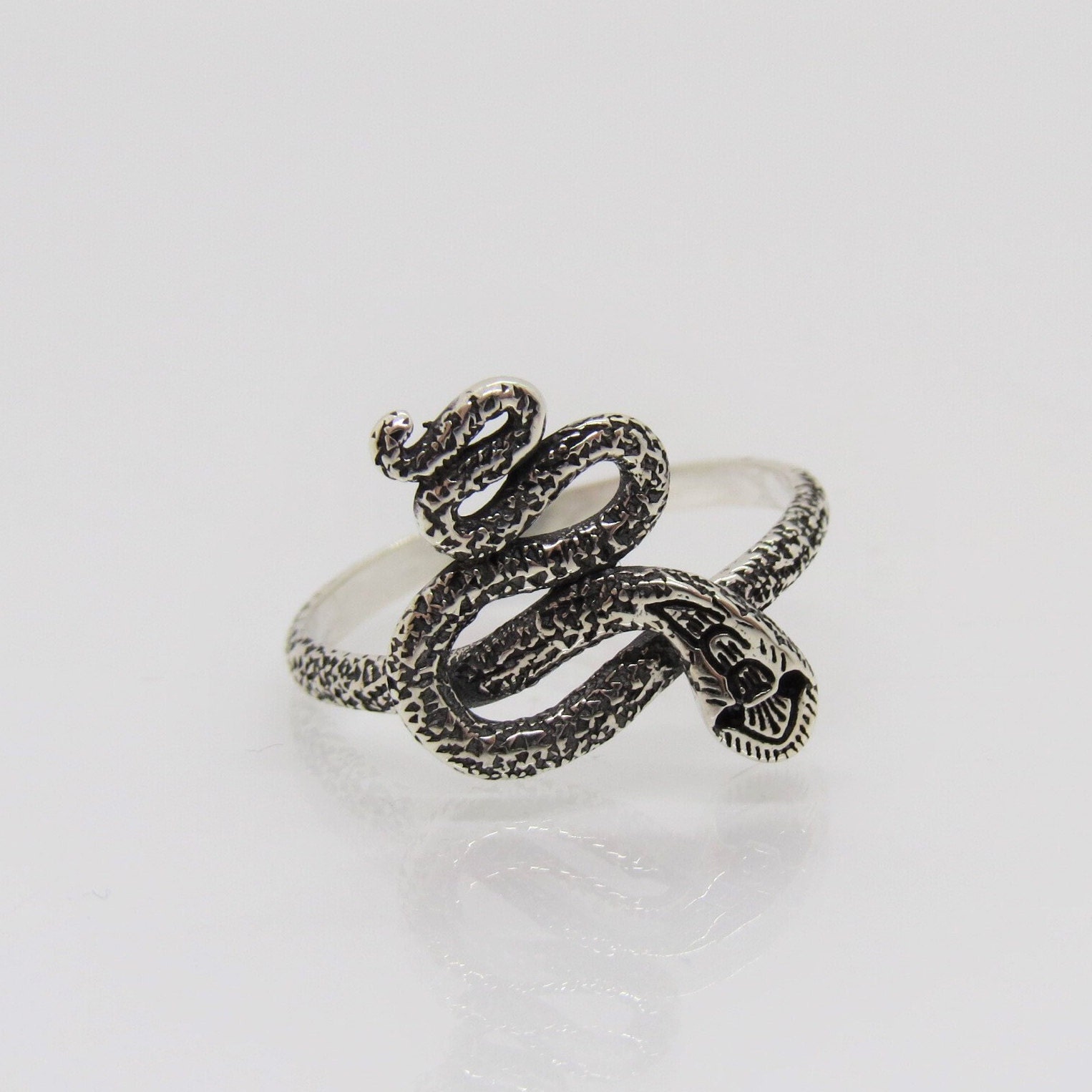 Vintage Sterling Silber Schlange Ring Größe 7 von wandajewelry2013