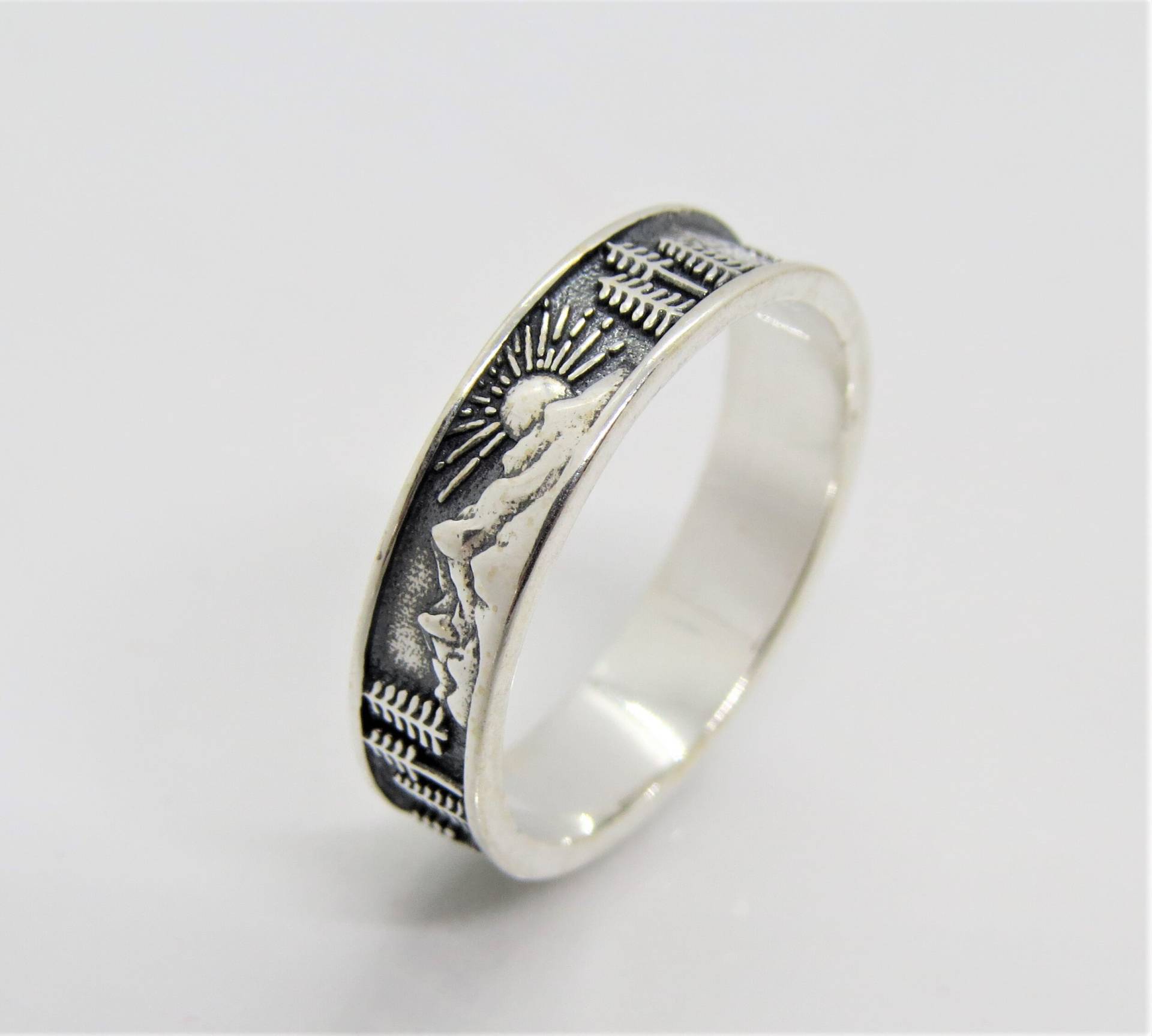 Vintage Sterling Silber Sun Moutain Ring Größe 7 von wandajewelry2013