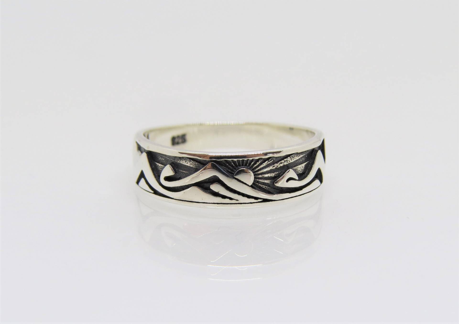 Vintage Sterling Silber Sun Moutain Ring Größe 8 von wandajewelry2013