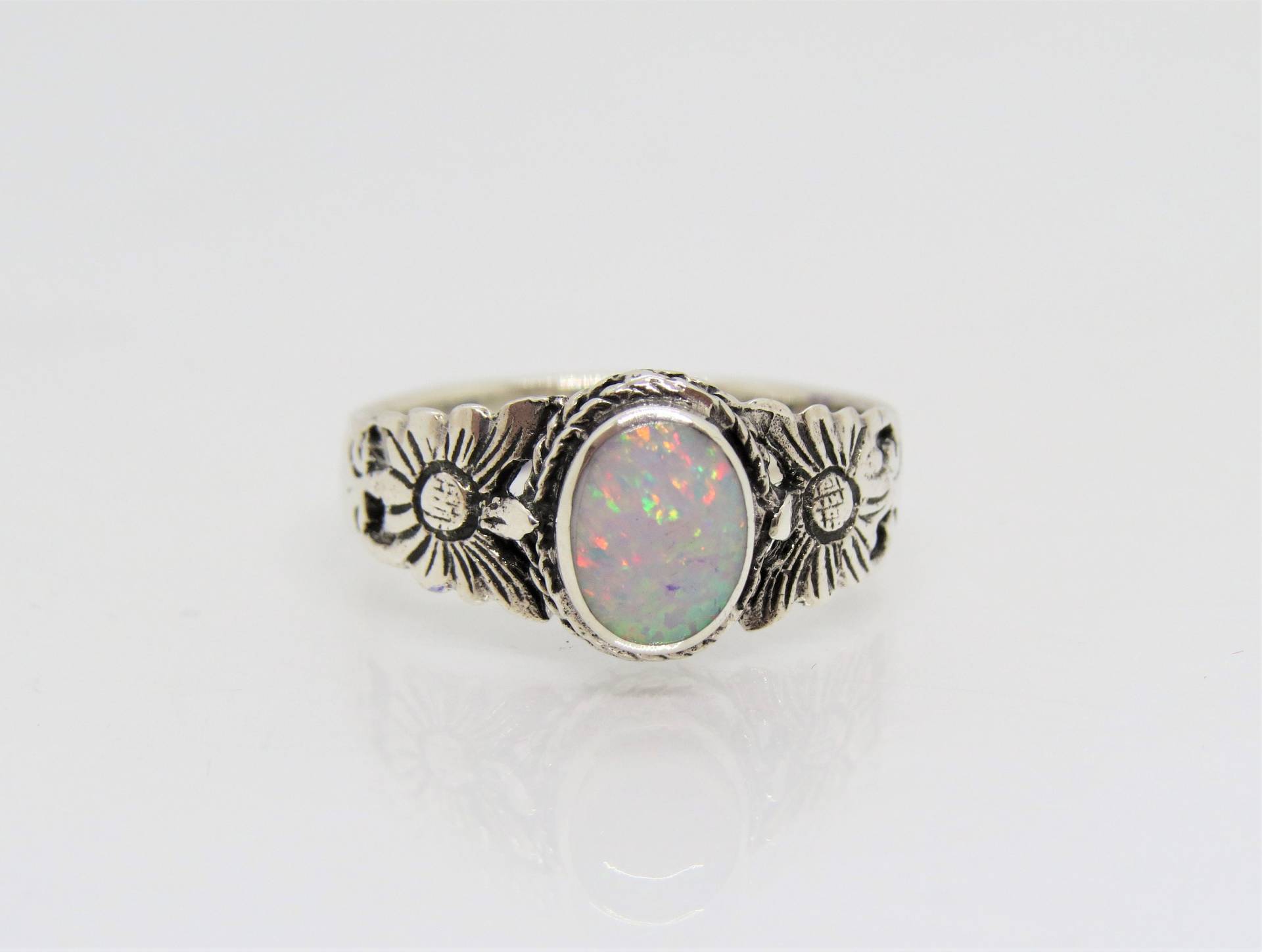 Vintage Sterling Silber Weiß Opal Blumen Ring Größe 5 von wandajewelry2013