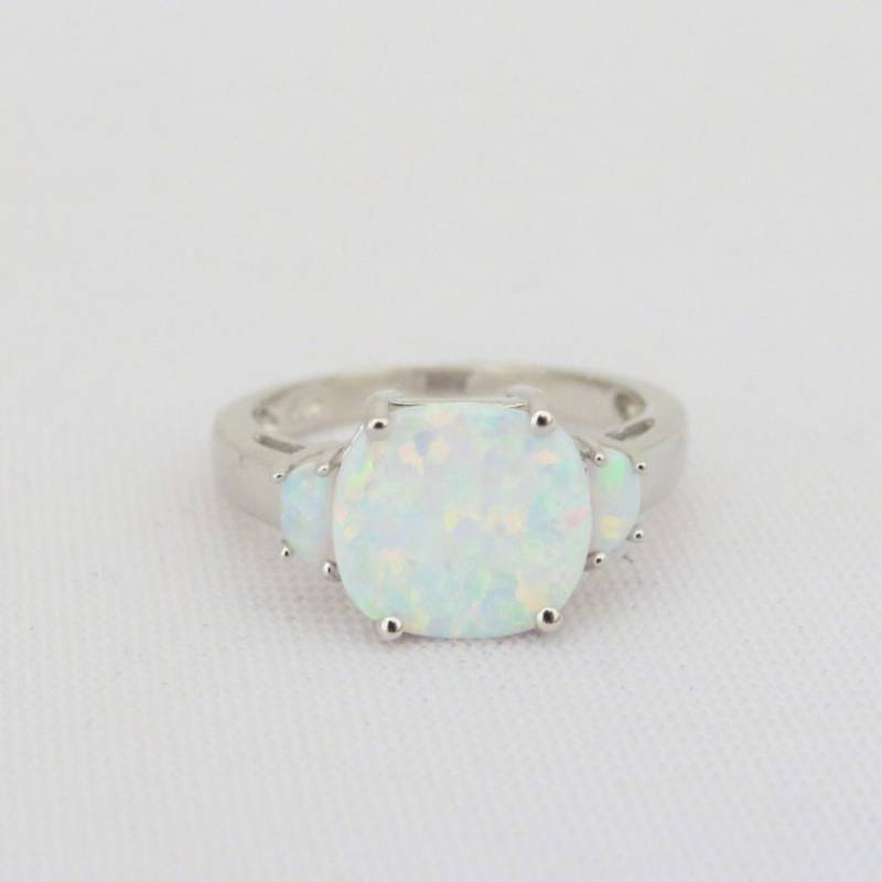 Vintage Sterling Silber Weiß Opal Drei Stein Ring Größe 7 Vintage Sterling Silber Weiß Opal Drei Stein Ring Größe 7 von wandajewelry2013