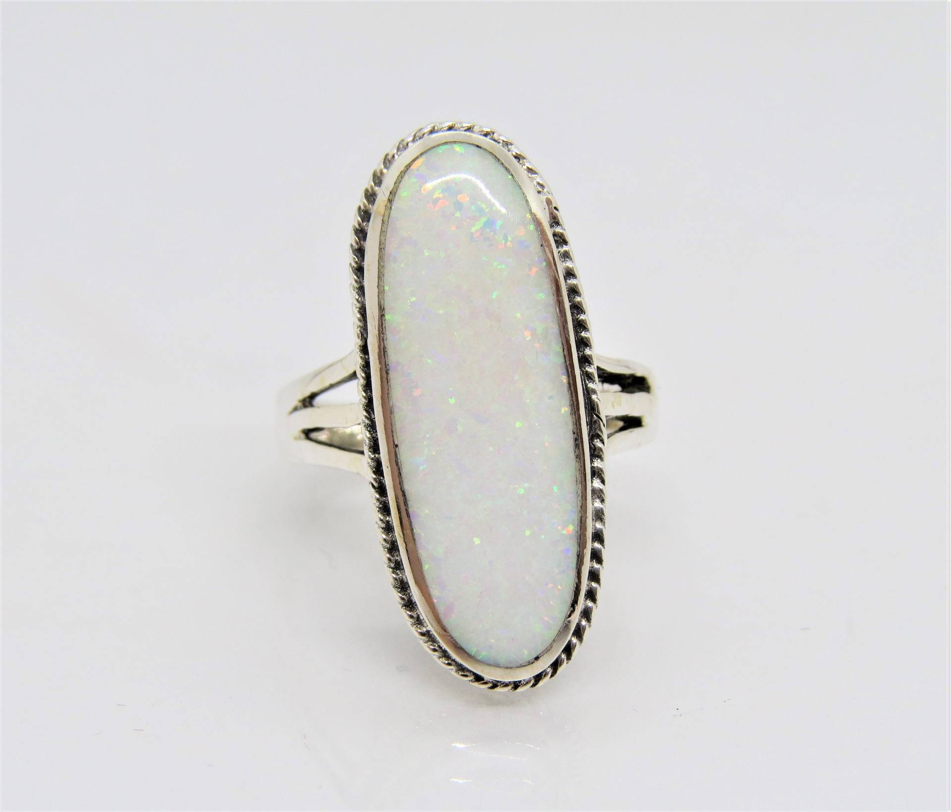 Vintage Sterling Silber Weißer Opal Langer Ring Größe 9 von wandajewelry2013