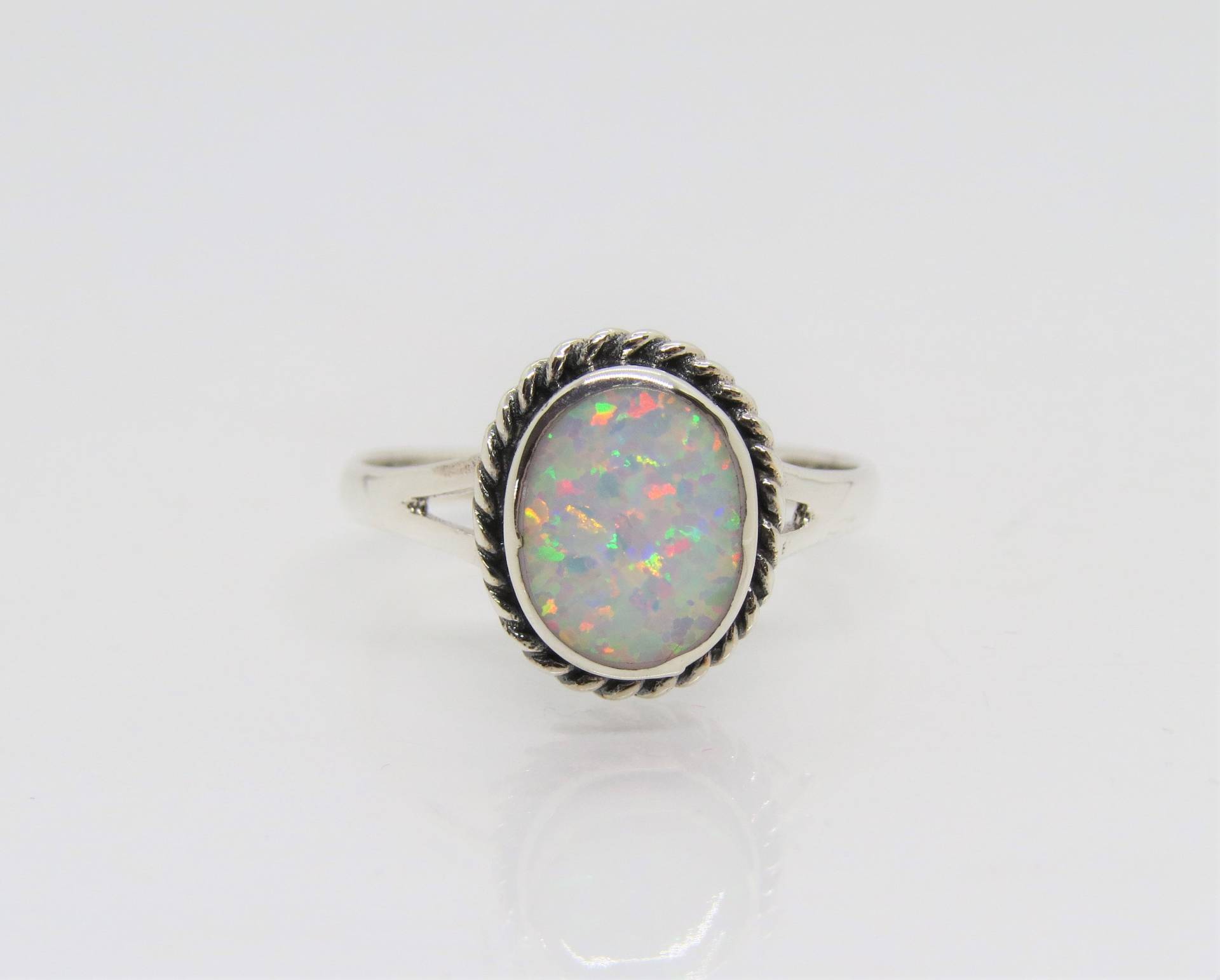 Vintage Sterling Silber Weiß Opal Ring Größe 8 von wandajewelry2013