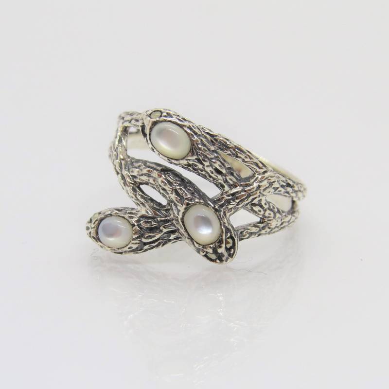 Vintage Sterling Silber Weißer Mondstein & Markasit Schlangen Ring Größe 8 Vintage Sterling Silber Weißer Mondstein & Markasit Schlangen Ring Größe 8 von wandajewelry2013