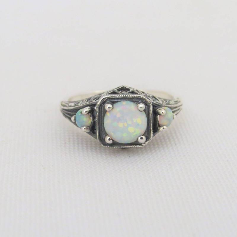 Vintage Sterling Silber Weißer Opal Drei Stein Filigran Ring Größe 6 von wandajewelry2013