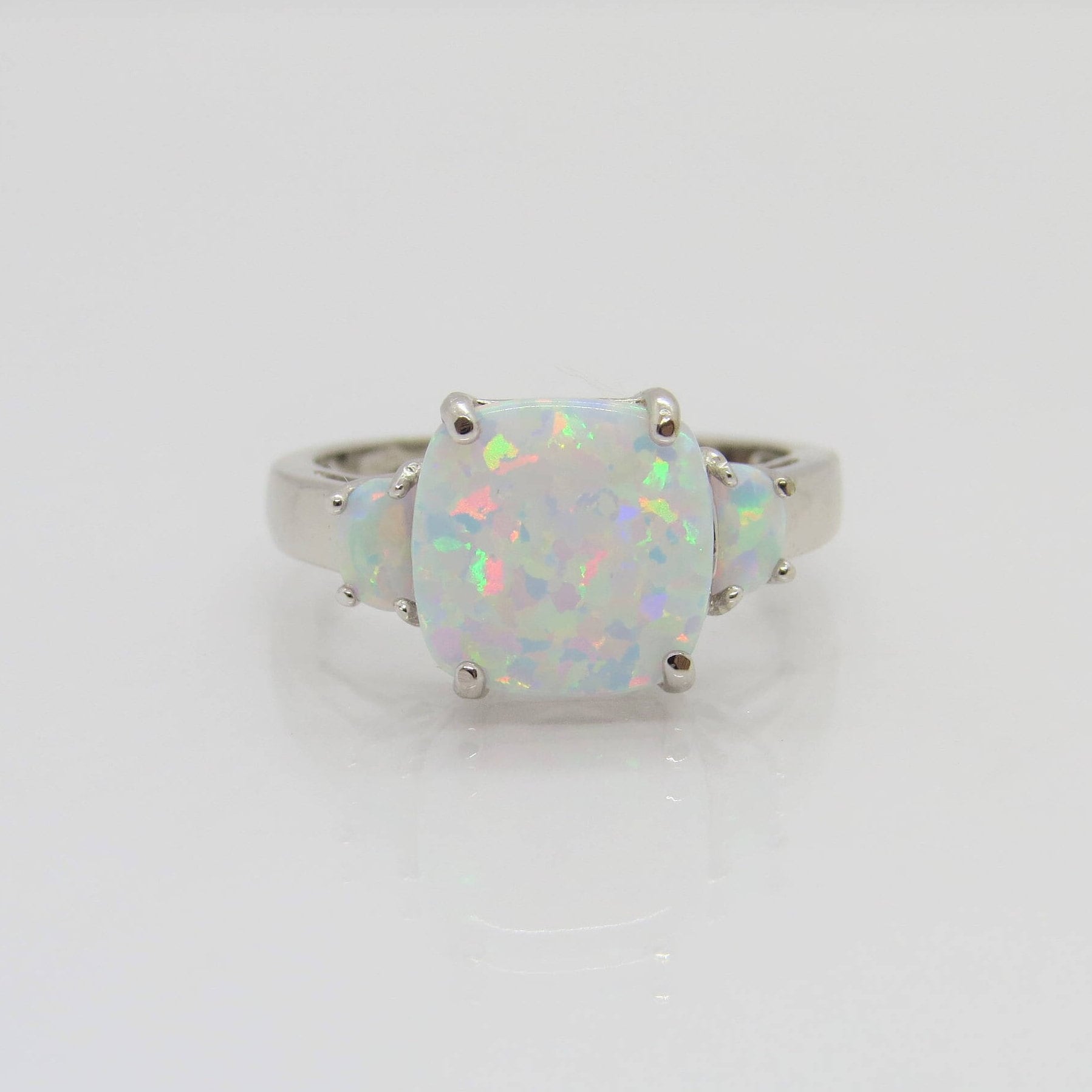 Vintage Sterling Silber Weiß Opal Drei Stein Ring Größe 6 von wandajewelry2013