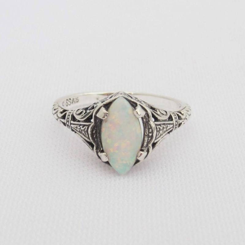 Vintage Sterling Silber Weißer Opal Filigran Ring Größe 8 von wandajewelry2013