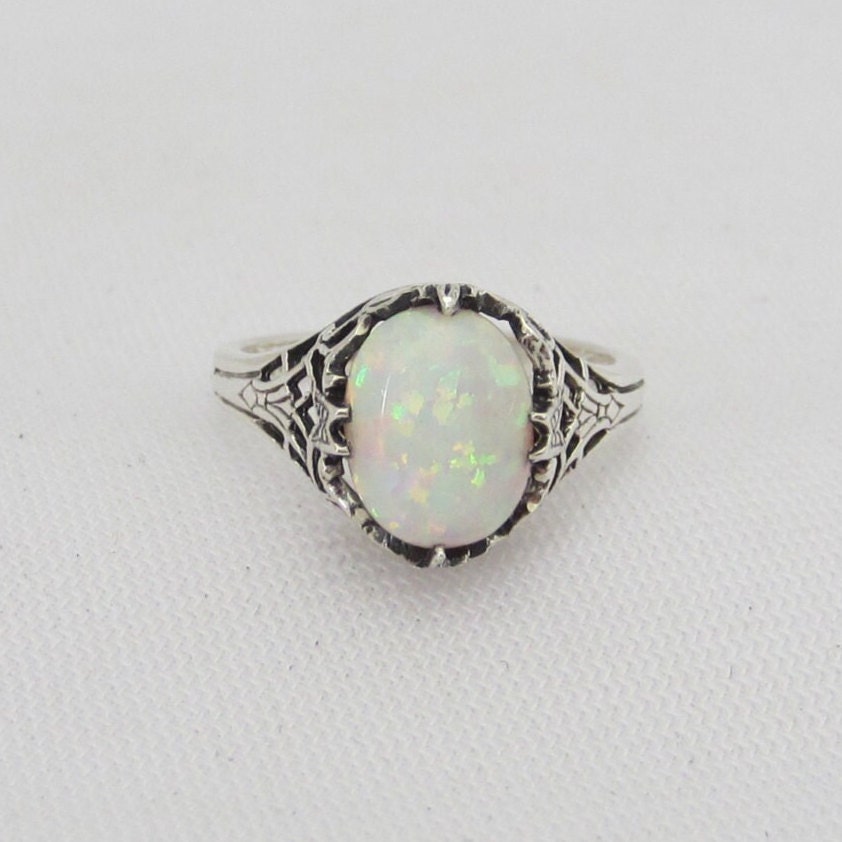 Vintage Sterling Silber Weißer Opal Filigran Ring von wandajewelry2013