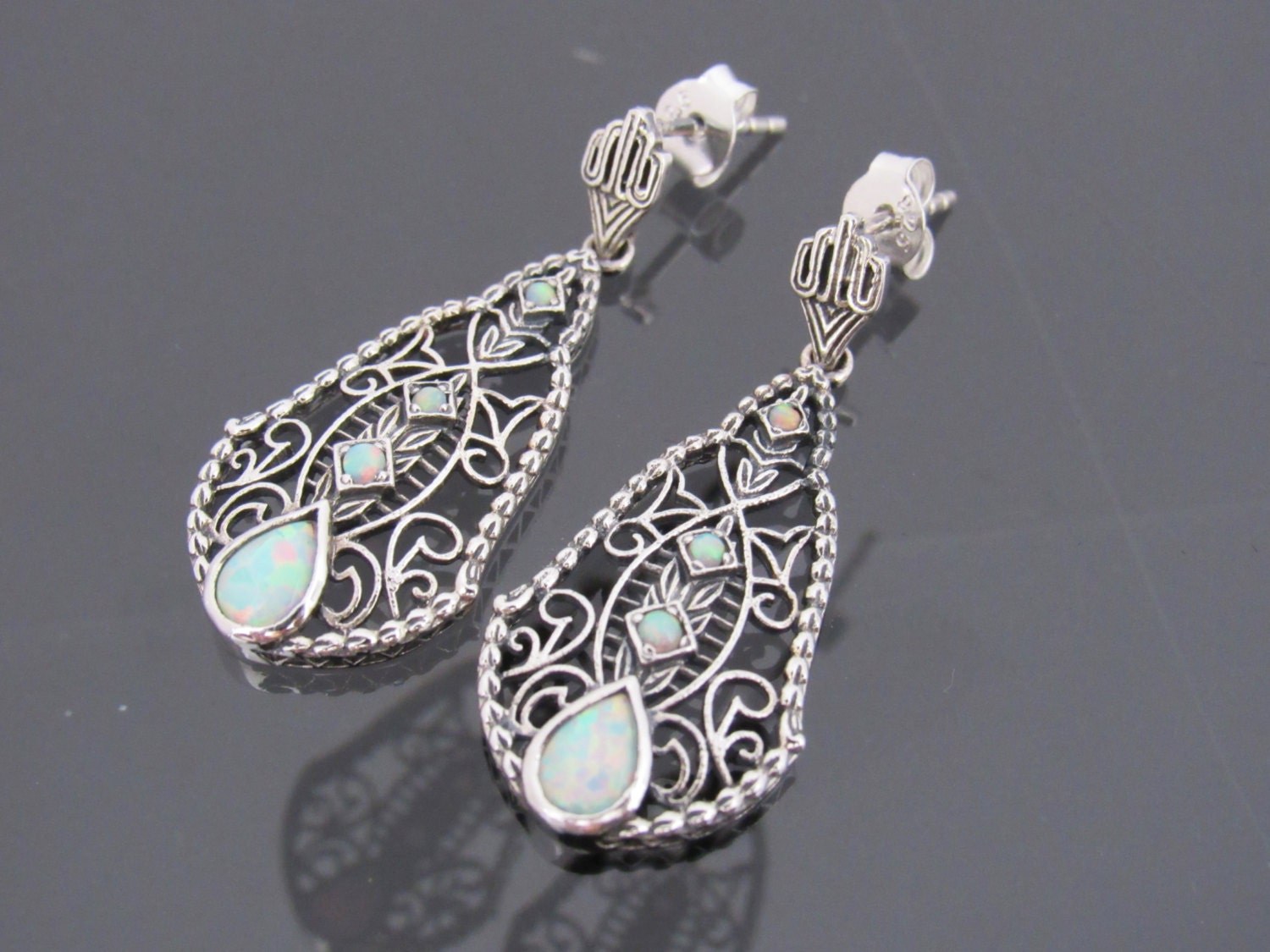 Vintage Sterling Silber Weißer Opal Filigrane Ohrringe von wandajewelry2013