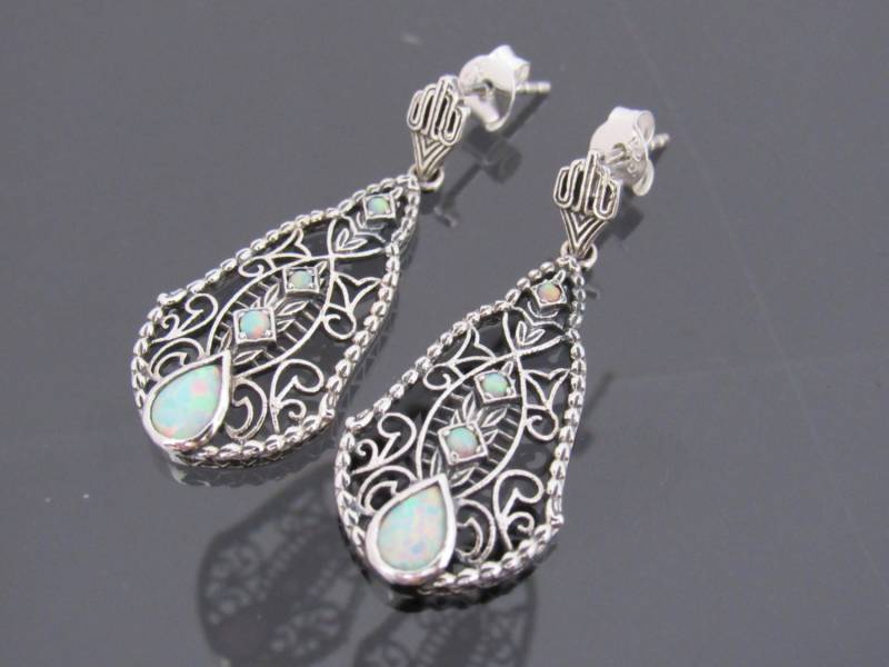 Vintage Sterling Silber Weißer Opal Filigrane Ohrringe von wandajewelry2013