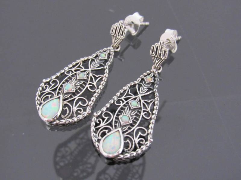 Vintage Sterling Silber Weißer Opal Filigrane Ohrringe von wandajewelry2013