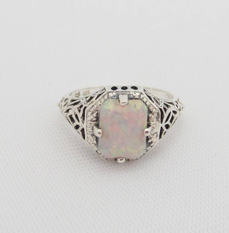 Vintage Sterling Silber Weißer Opal Filigraner Ring Größe 6 Vintage Sterling Silber Weißer Opal Filigraner Ring Größe 6 von wandajewelry2013