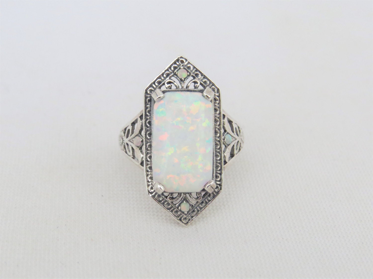 Vintage Sterling Silber Weißer Opal Filigraner Ring Größe 8 von wandajewelry2013