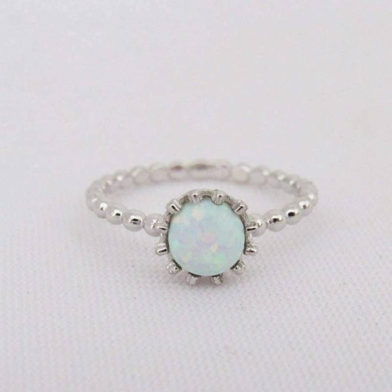 Vintage Sterling Silber Weißer Opal Krönchenring Größe 5 von wandajewelry2013