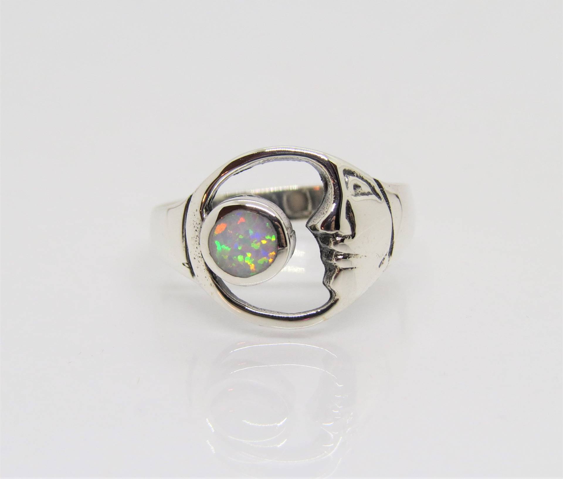 Vintage Sterling Silber Weißer Opal Mond Ring Größe 8 von wandajewelry2013