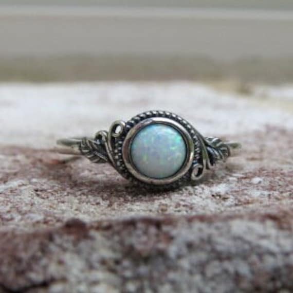 Vintage Sterling Silber Weißer Opal Ring Größe 7 von wandajewelry2013