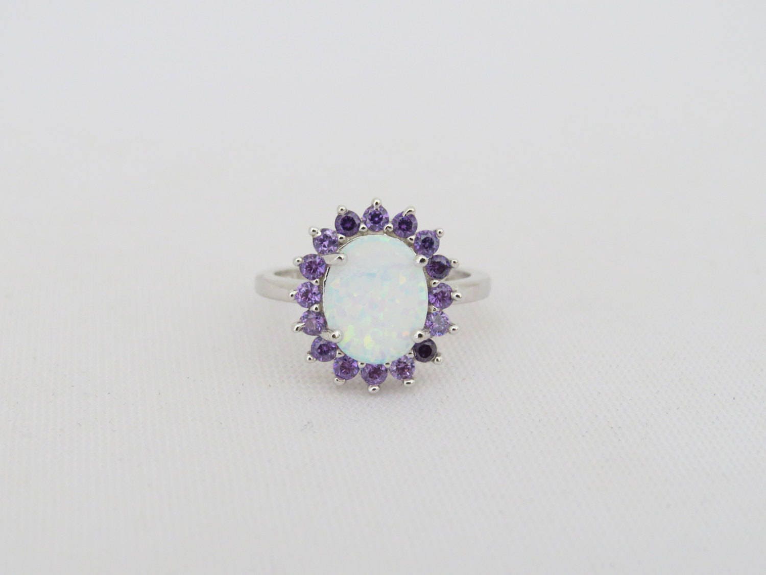 Vintage Sterling Silber Weißer Opal & Amethyst Halo Ring Größe 12 von wandajewelry2013