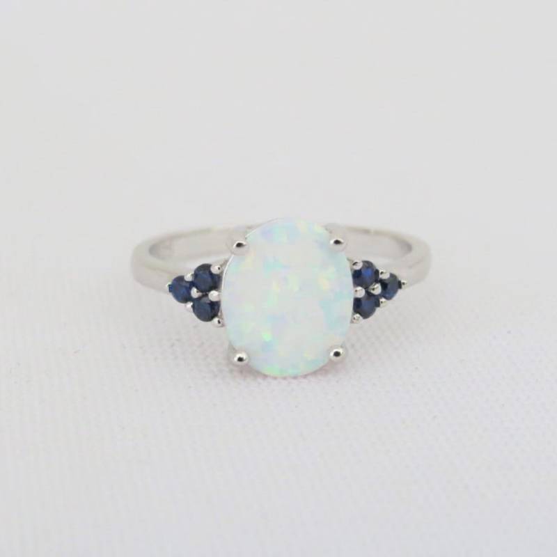 Vintage Sterling Silber Ring Mit Weißer Opal & Blauer Saphir Größe 5 von wandajewelry2013
