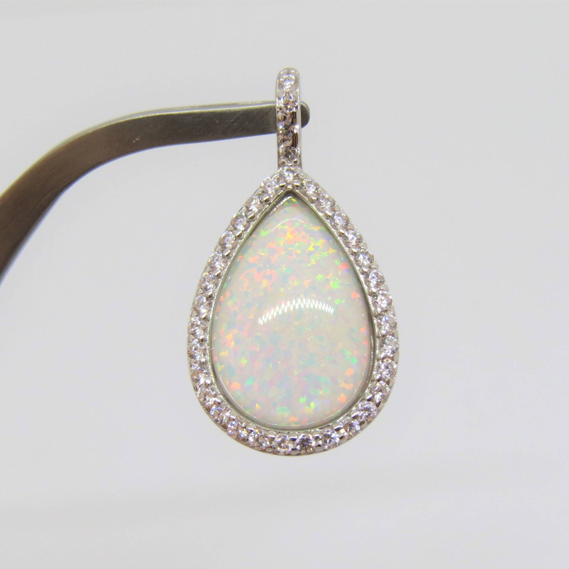 Vintage Sterling Silber Weißer Opal & Topas Halo Anhänger von wandajewelry2013