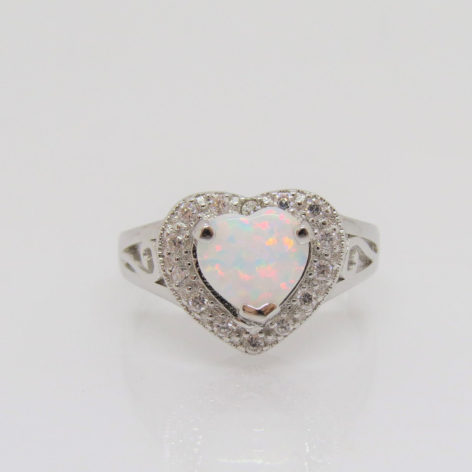 Vintage Sterling Silber Weißer Opal & Topas Herz Filigraner Ring Größe 8 von wandajewelry2013