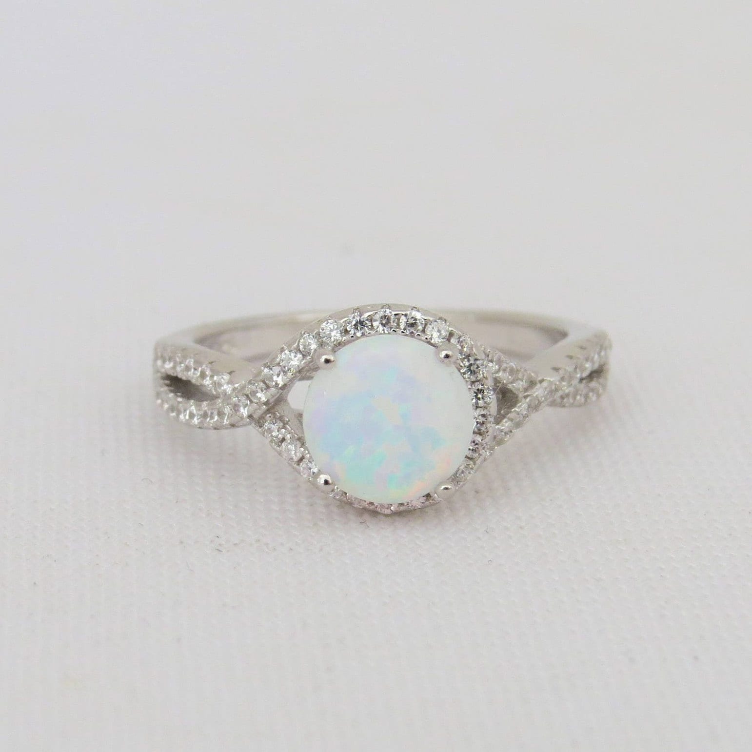 Vintage Sterling Silber Weißer Opal & Topas Infinity Ring Größe 7 von wandajewelry2013