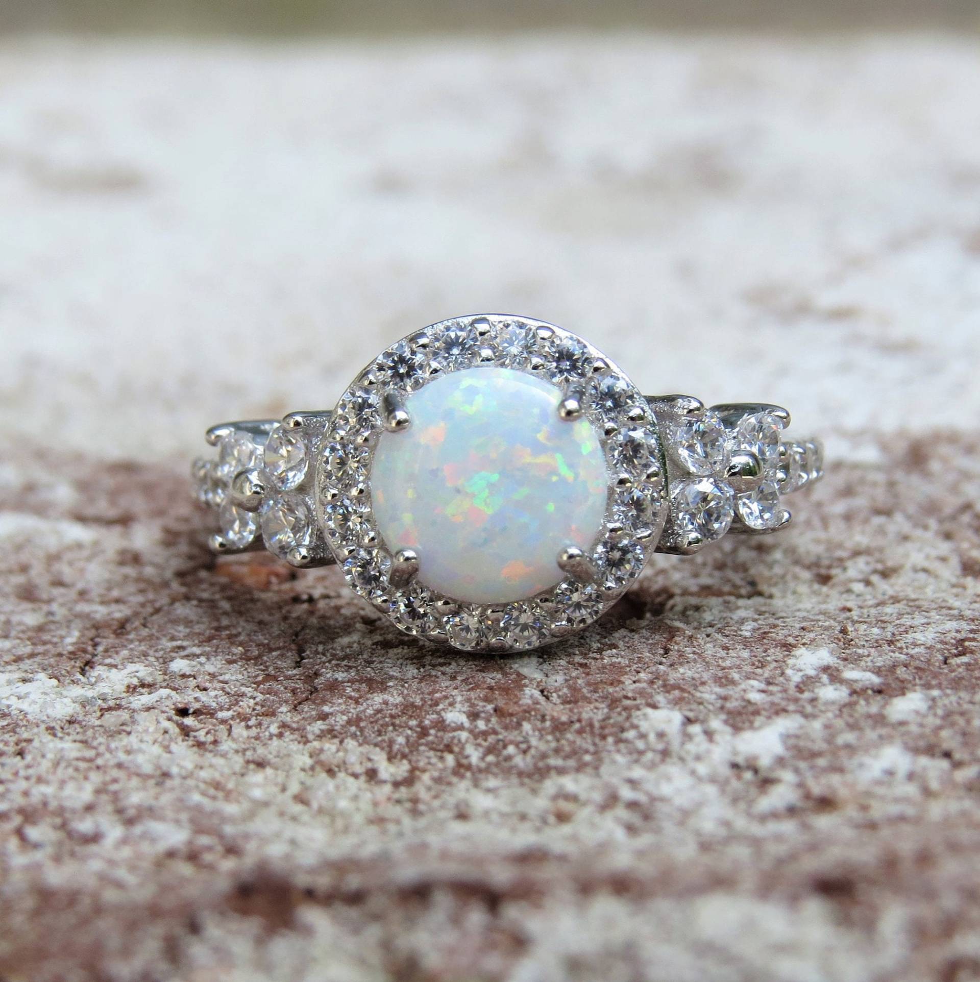 Vintage Sterling Silber Weißer Opal & Topas Verlobungsring von wandajewelry2013
