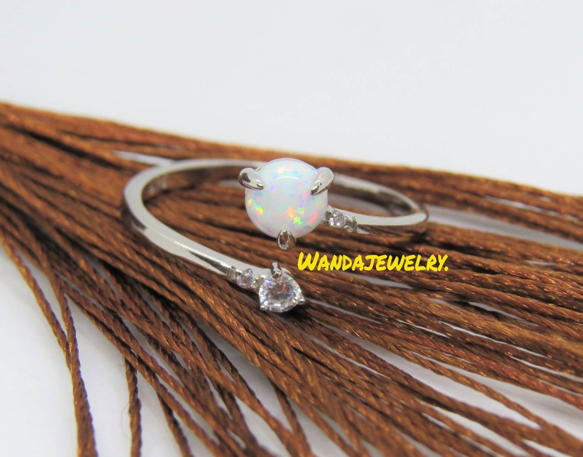 Vintage Sterling Silber Weißer Opal & Weißtopas Ring Größe 7 von wandajewelry2013