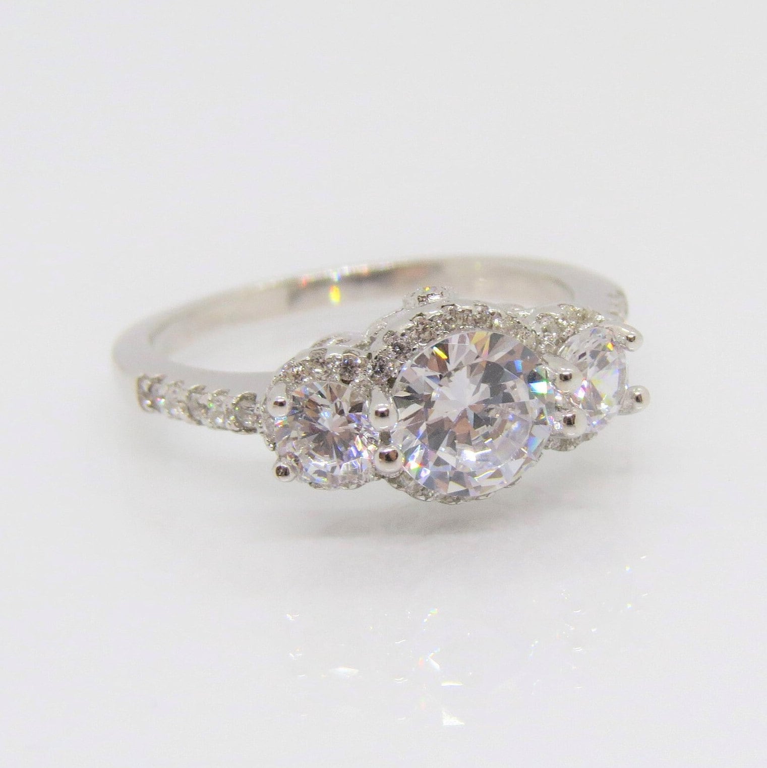 Vintage Sterling Silber Weißer Topas Drei Stein Ring Größe 9 von wandajewelry2013