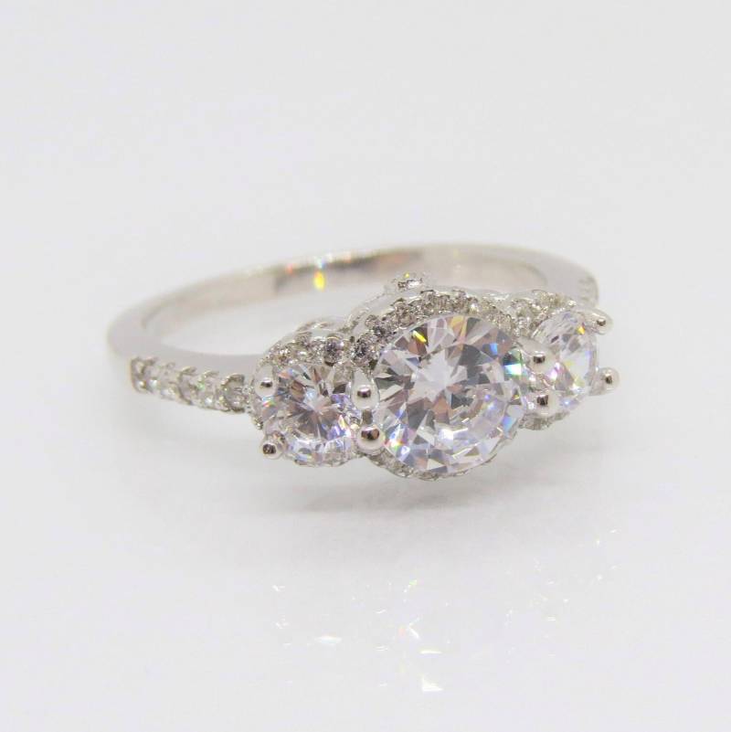 Vintage Sterling Silber Weißer Topas Drei Stein Ring Größe 9 von wandajewelry2013