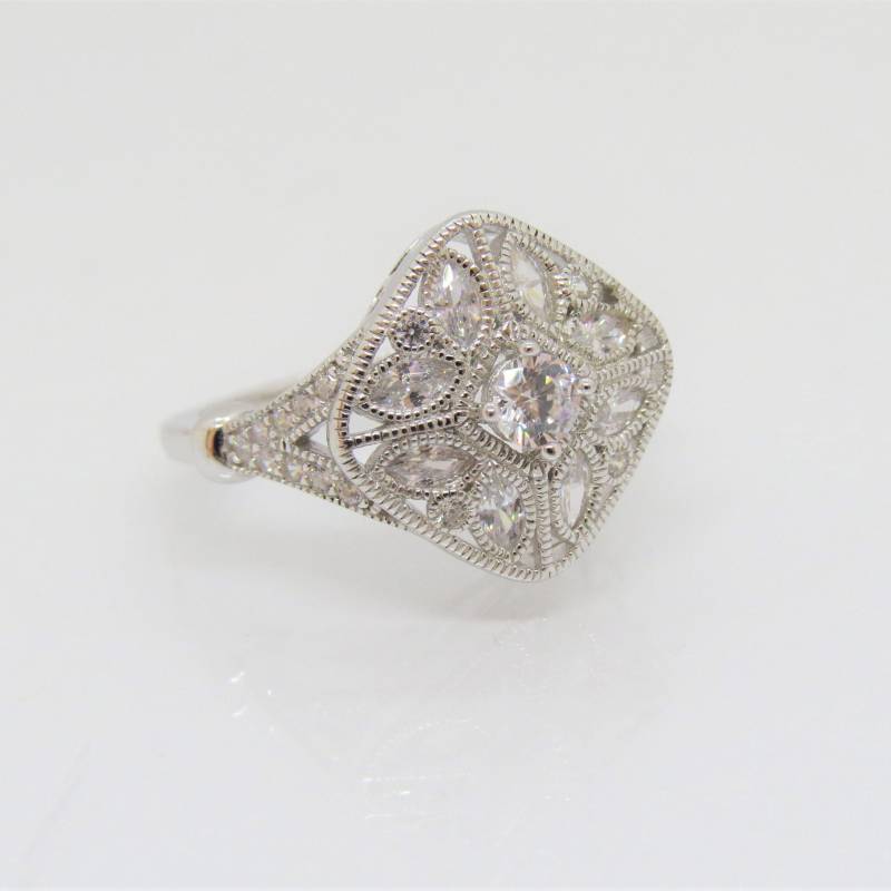 Vintage Sterling Silber Weißer Topas Filigree Kuppel Ring Größe 8 von wandajewelry2013