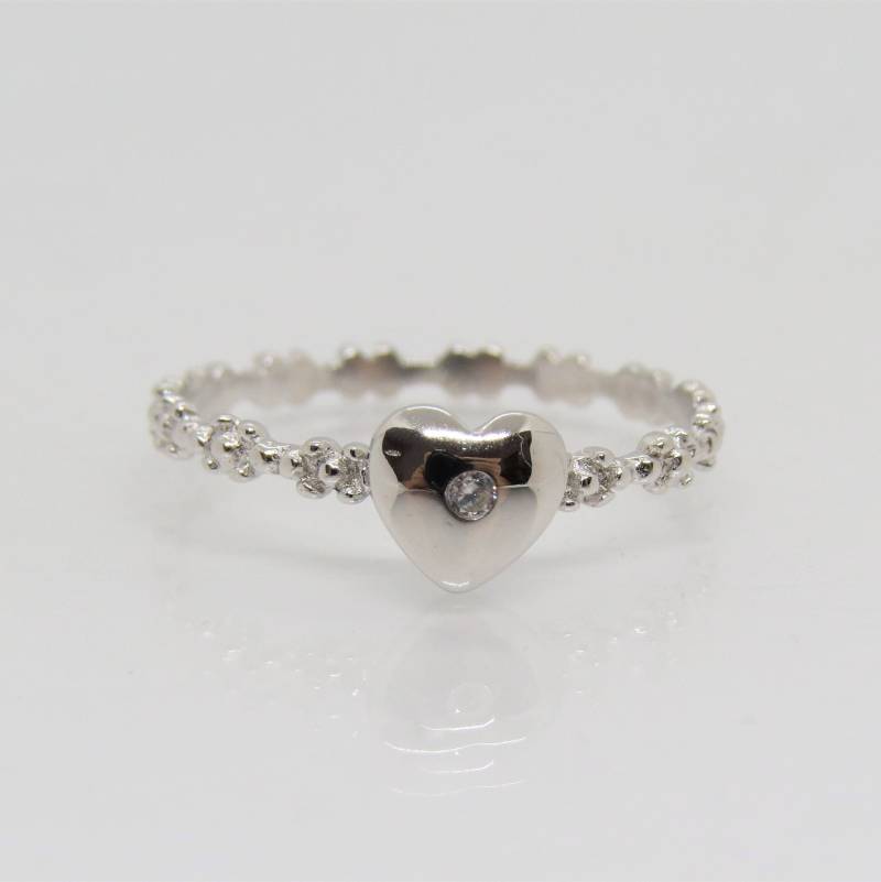 Vintage Sterling Silber Weißer Topas Herz Dünner Bandring von wandajewelry2013