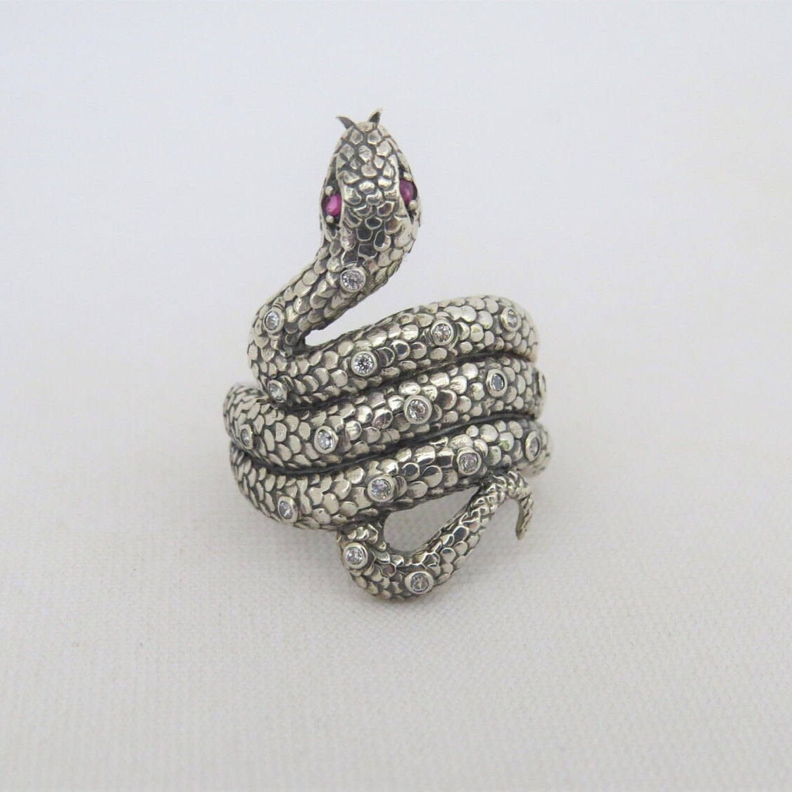 Vintage Sterling Silber White Topaz & Ruby Augen Schlange Ring Größe 8 von wandajewelry2013