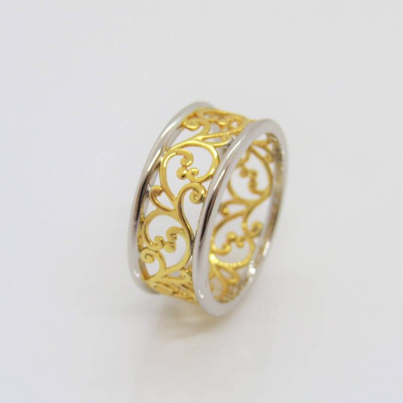 Vintage Sterling Silber Zwei Ton Gelb Gold Plated Filigran Band Ring Größe 8 von wandajewelry2013