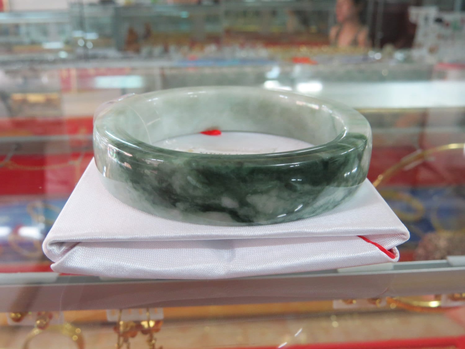 Vintage Unbehandelte Klasse A Natürliche Grün Weiß Jadeit Jade Breite Armreif Armband 57, 4 Mm von wandajewelry2013