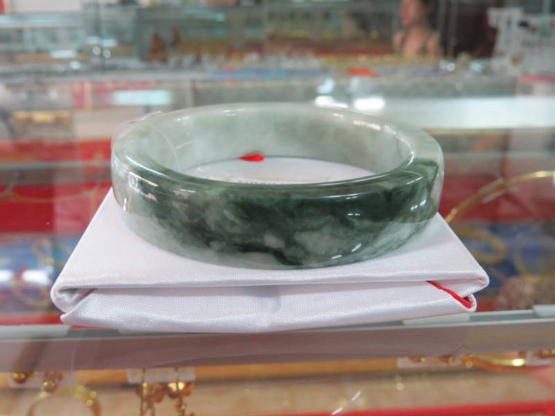 Vintage Unbehandelte Klasse A Natürliche Grün Weiß Jadeit Jade Breite Armreif Armband 57, 4 Mm von wandajewelry2013