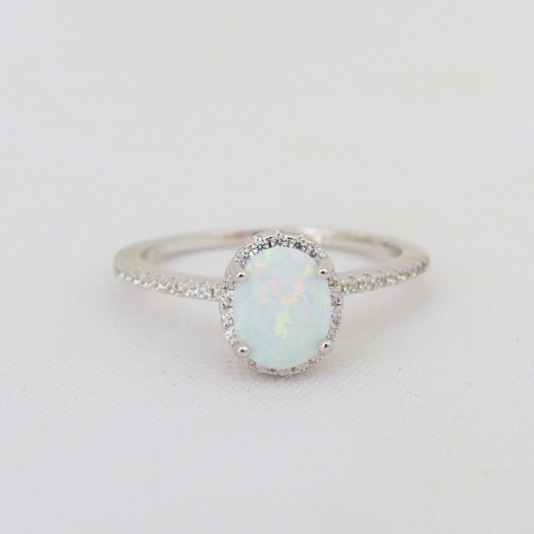 Vintage Verlobungsring Aus Sterlingsilber Mit Weißem Opal Und Topas, Größe 8 von wandajewelry2013