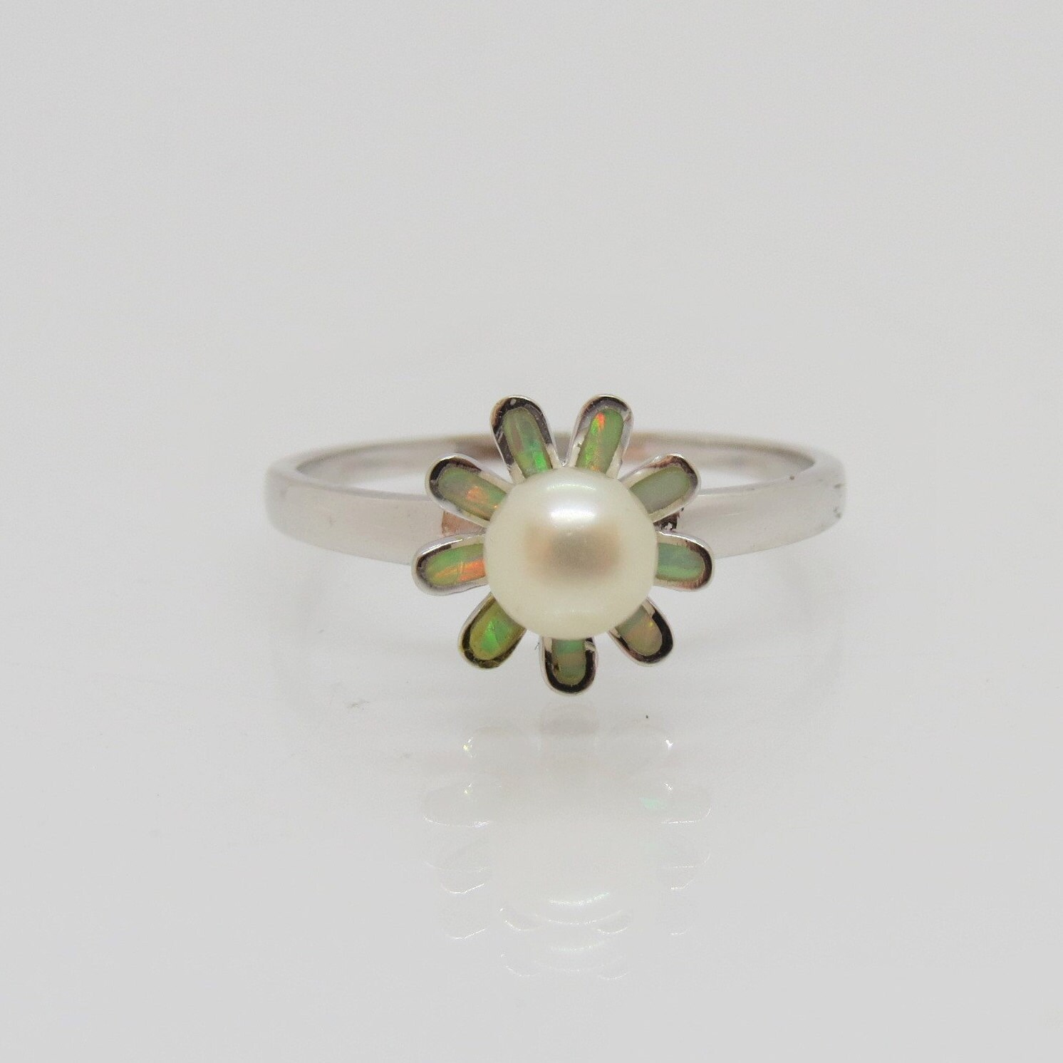 sterling Silber Weiße Perle & Feueropal Blume Ring Größe 7 von wandajewelry2013