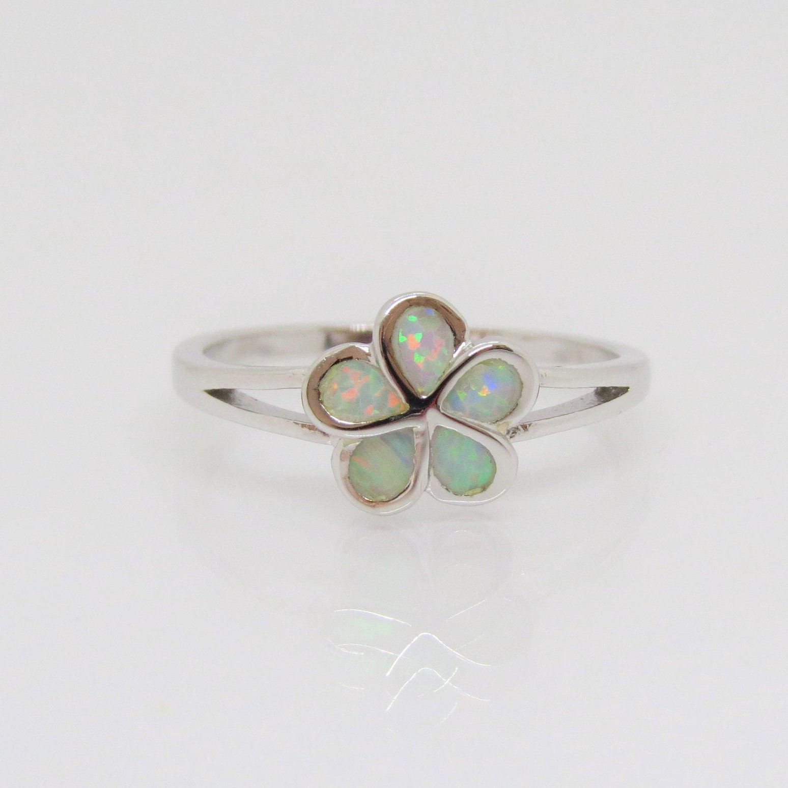sterling Silber Weißer Opal Blumen Ring Größe 7 von wandajewelry2013