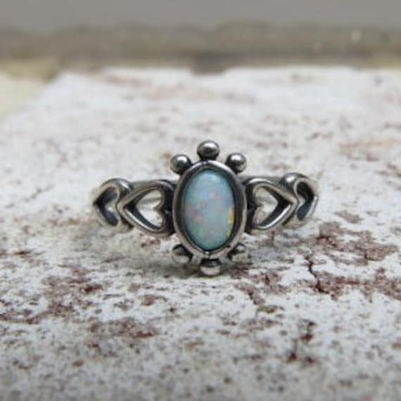 sterling Silber Weißer Opal Herzen Ring Größe 17 von wandajewelry2013