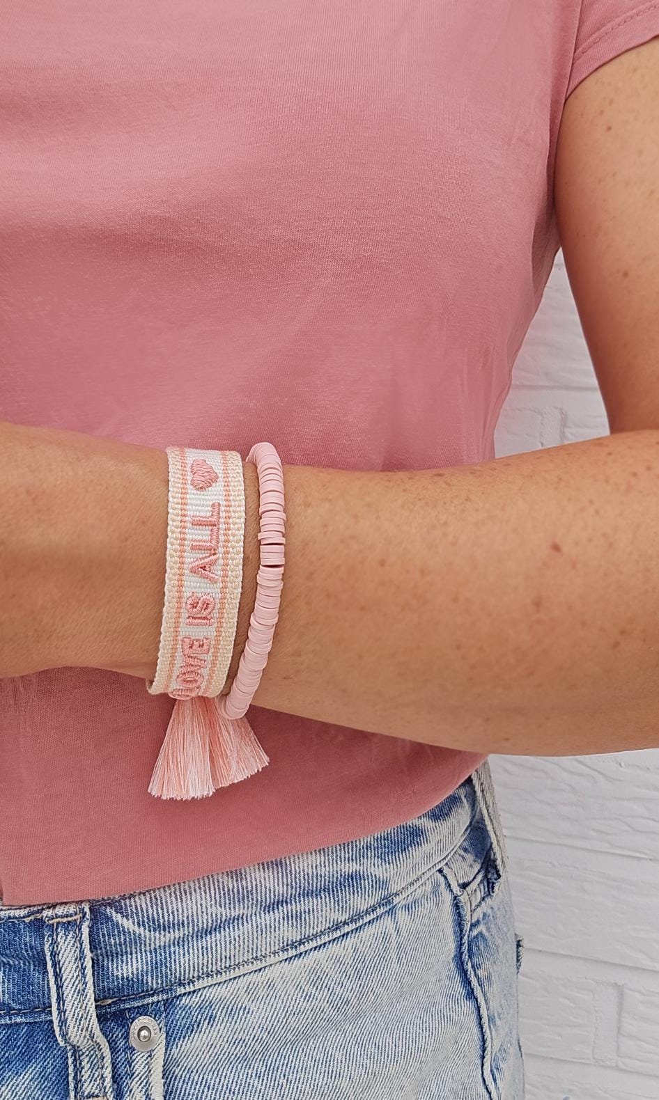 Besticktes Statement Armband Love Is All Webarmband Schrift Stoffarmband Freundschaftsarmband Valentinstag Junggesellinnenabschied Party Besticktes Statement Armband Love Is All Webarmband Schrift Stoffarmband Freundschaftsarmband Valentinstag Junggesellinnenabschied Party von wanilaShop